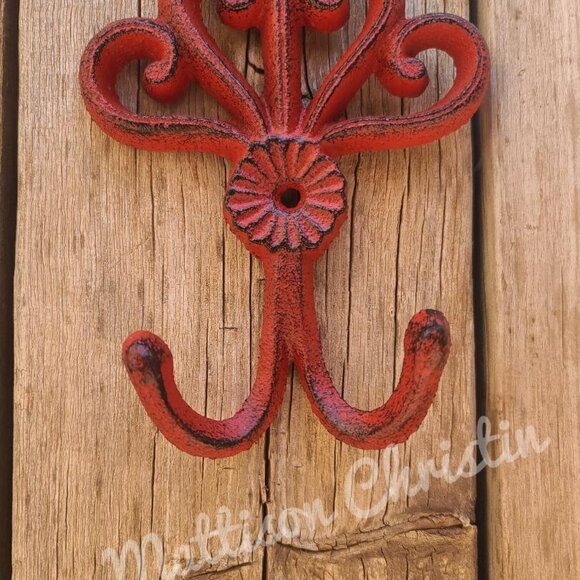 Distressed Red Rooster Cast Iron Hook - Picture 4 of 6